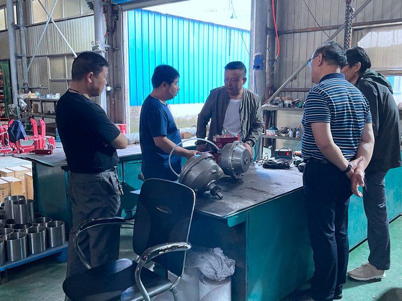 合作伙伴的主要負(fù)責(zé)人來我廠參觀、調(diào)研